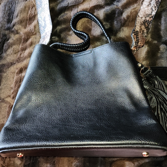 JEN & CO. Hobo Boho Bag - Shoulder Bag Olivia Animal Print Contrast Strap - Picture 3 of 16